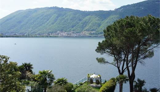 PRESTIGIOSO ATTICO CON VISTA LAGO